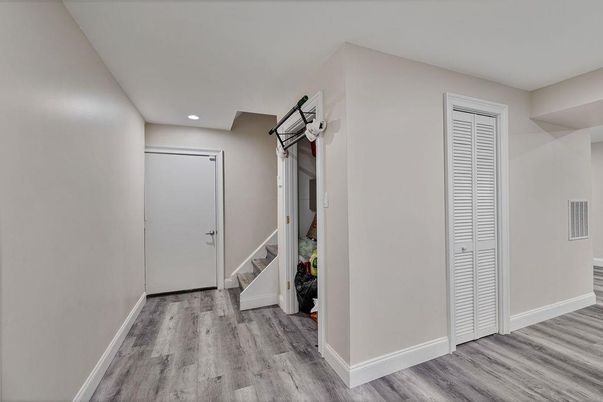 Interior, Recessed Lighting, Wood Texture Flooring