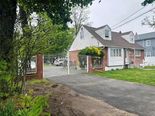 Exterior, Facade, Brick Facade, Cape Cod