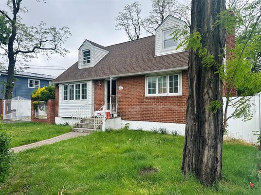 Exterior, Facade, Brick Facade, Cape Cod