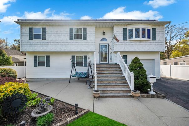 Attached, Exterior, Facade, Raised Ranch