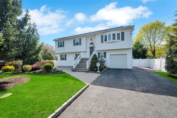 Attached, Exterior, Facade, Raised Ranch