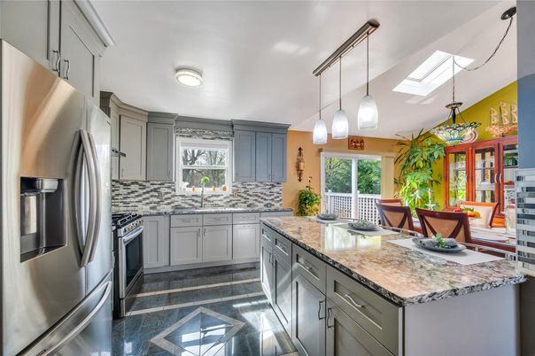 Dining room, Interior, Kitchen, Pendant Lights, Stainless Steel Appliances