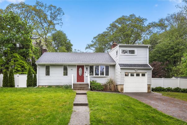 Attached, Exterior, Facade, Cape Cod