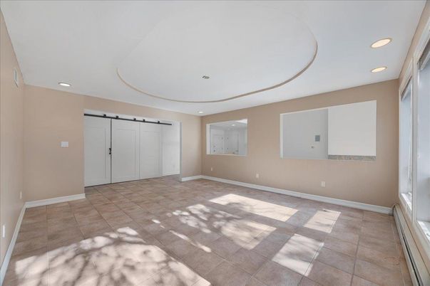 Empty room, Interior, Recessed Lighting