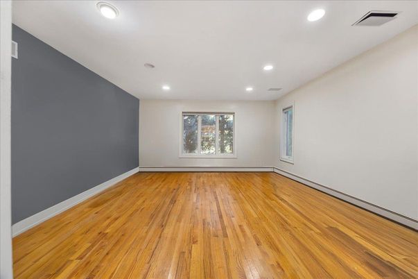 Empty room, Interior, Recessed Lighting, Wood Texture Flooring