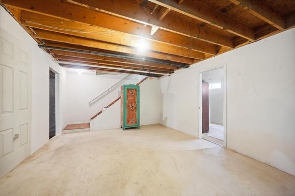Empty room, Interior, Wooden Beams, Wooden Ceilings