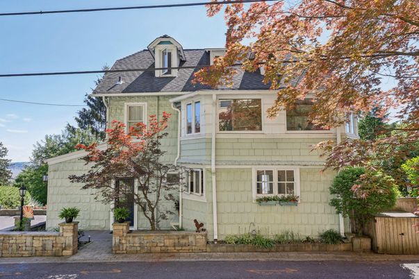 Exterior, Facade, Queen Anne Victorian