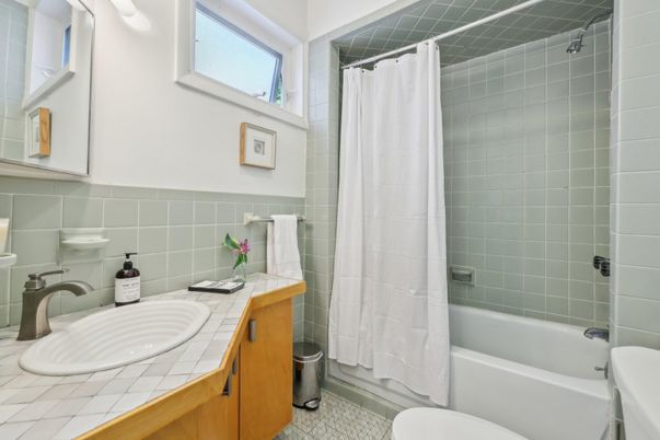 Bathroom, Interior, Tile Countertops