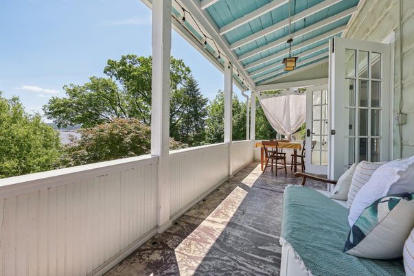 Dining room, Exterior