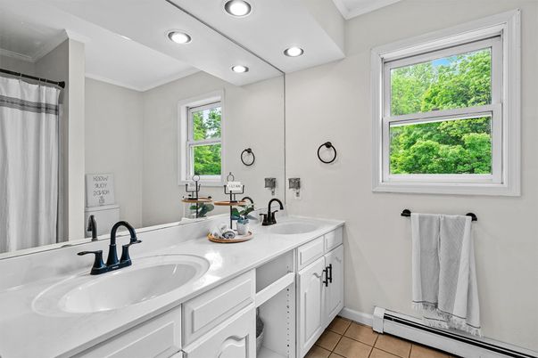 Bathroom, Dual Sink Vanities, Interior, Recessed Lighting