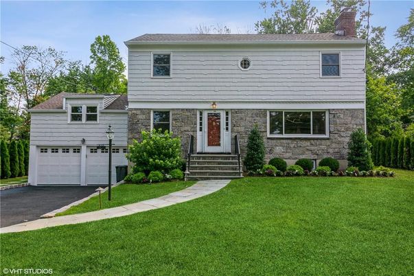 Attached, Exterior, Facade, Brick Facade, Raised Ranch