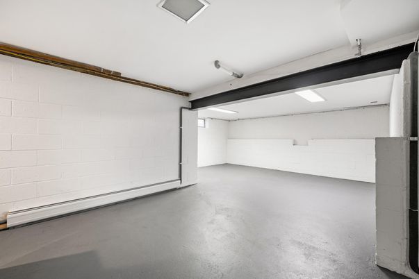 Garage, Interior