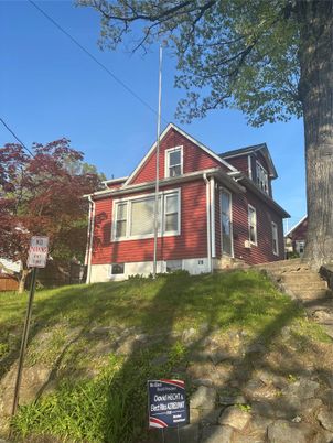 Exterior, Facade, Brick Facade, Queen Anne Victorian