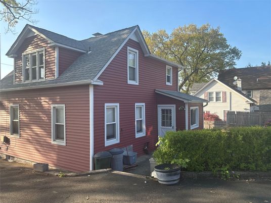 Exterior, Facade, Farmhouse