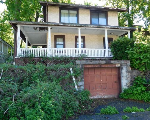 Attached, Exterior, Facade, American Foursquare