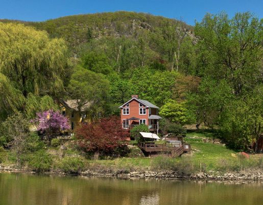 Exterior, Lake