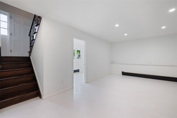 Empty room, Interior, Recessed Lighting