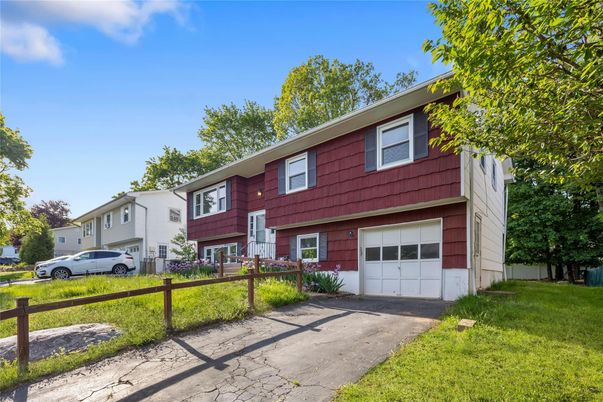 Attached, Exterior, Facade, Raised Ranch
