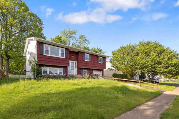 Backyard, Exterior, Facade, Raised Ranch