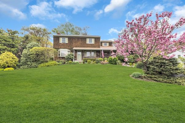 Backyard, Exterior, Facade, Split Level