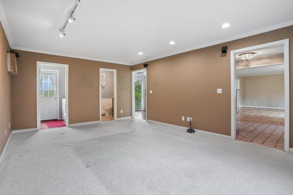 Empty room, Interior, Recessed Lighting