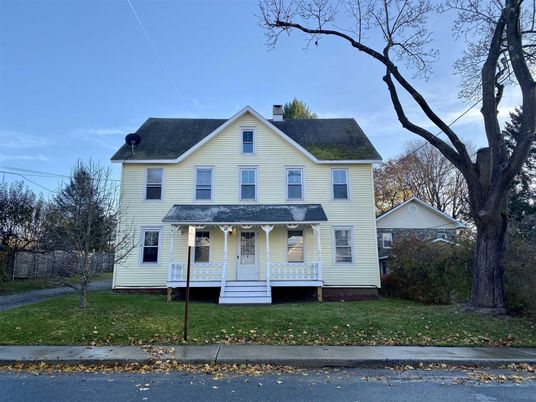 Exterior, Facade, Queen Anne Victorian