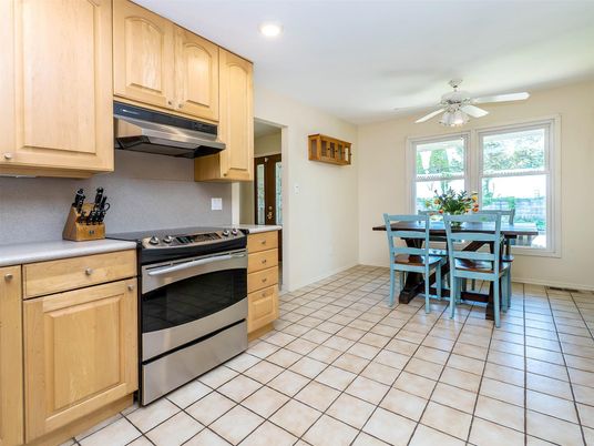 Dining room, Interior, Kitchen, Recessed Lighting, Stainless Steel Appliances