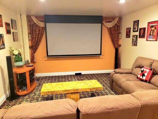 Interior, Projection Screen, Recessed Lighting, Theatre Room