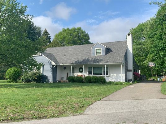 Exterior, Facade, Cape Cod