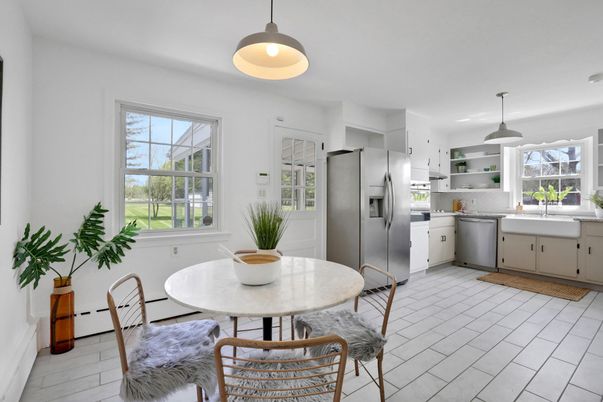 Dining room, Interior, Kitchen, Pendant Lights, Stainless Steel Appliances