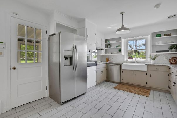 Interior, Kitchen, Pendant Lights, Stainless Steel Appliances
