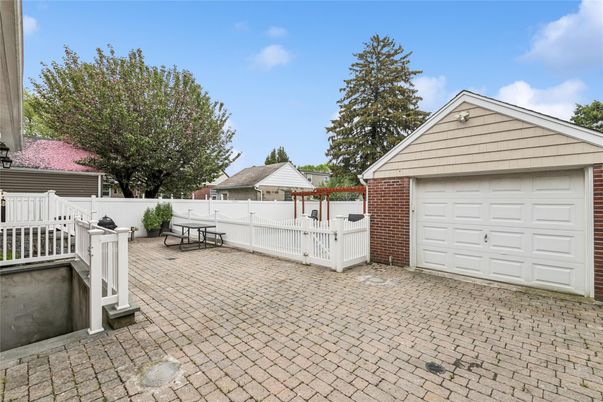 Detached Garage, Exterior