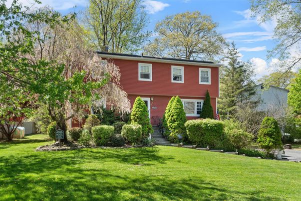Exterior, Facade, Brick Facade, Raised Ranch