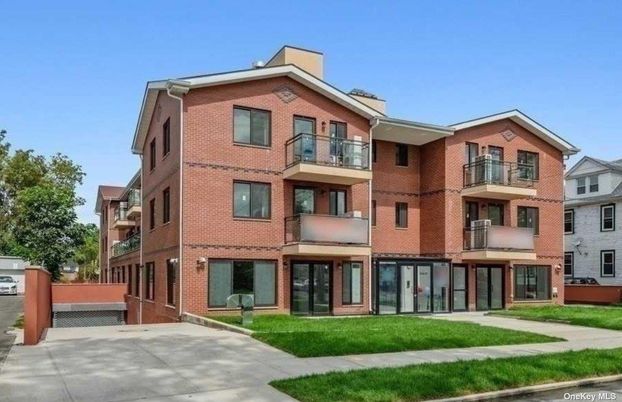Exterior, Facade, Brick Facade, Rowhouse