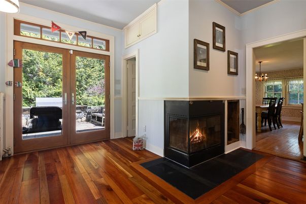 Chandelier, Dining room, Fireplace, Interior, Wood Texture Flooring