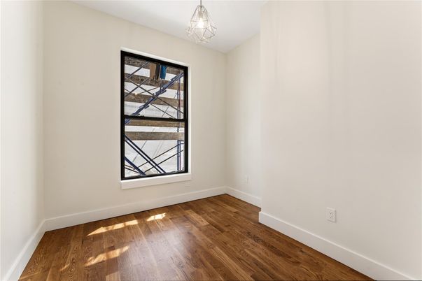 Empty room, Interior, Pendant Lights, Wood Texture Flooring