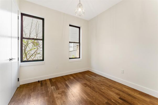 Empty room, Interior, Pendant Lights, Wood Texture Flooring