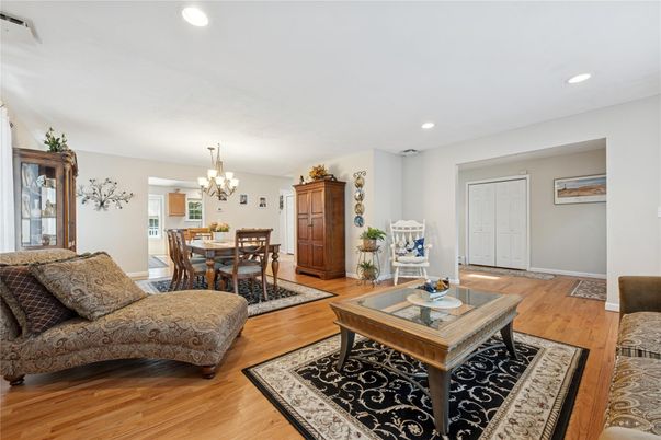 Chandelier, Dining room, Interior, Living room, Recessed Lighting, Wood Texture Flooring