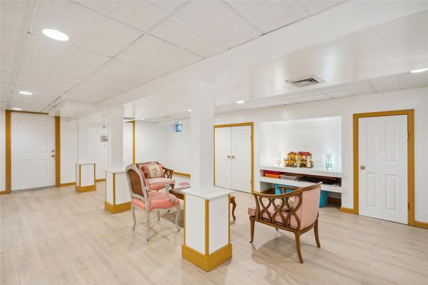 Interior, Recessed Lighting, Wood Texture Flooring