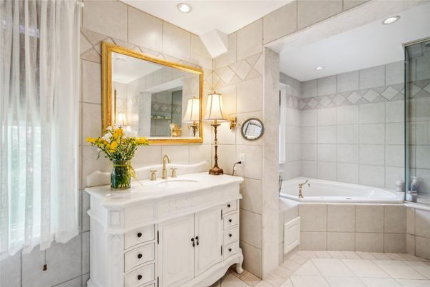 Bathroom, Interior, Recessed Lighting