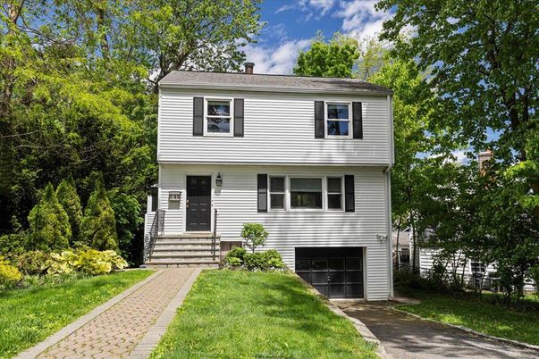 Attached, Exterior, Facade, Split Level