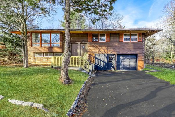 Attached, Exterior, Facade, Raised Ranch