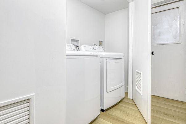 Interior, Washer, Wood Texture Flooring
