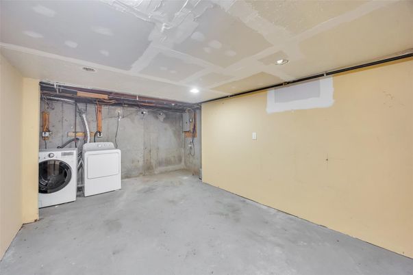 Interior, Recessed Lighting, Utility Closets, Washer