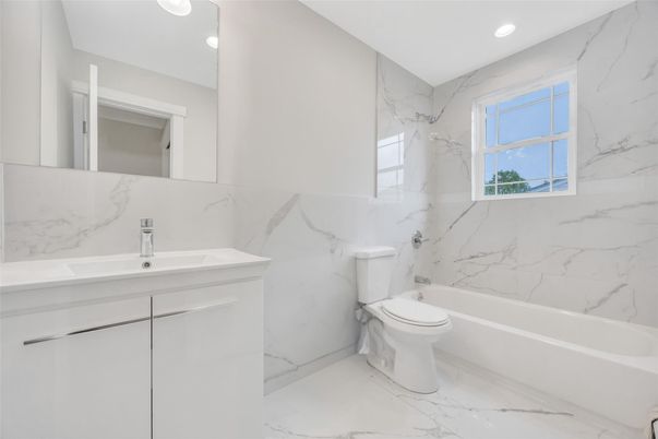 Bathroom, Interior, Marble, Marble Walls, Recessed Lighting