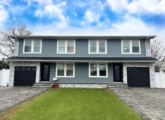 Attached, Exterior, Facade, Split Level