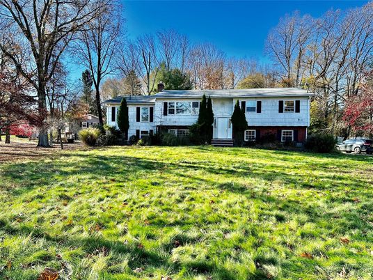 Backyard, Exterior, Facade, Raised Ranch
