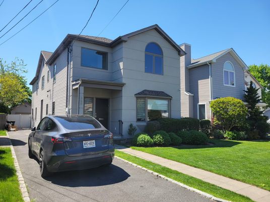 Exterior, Facade, Queen Anne Victorian