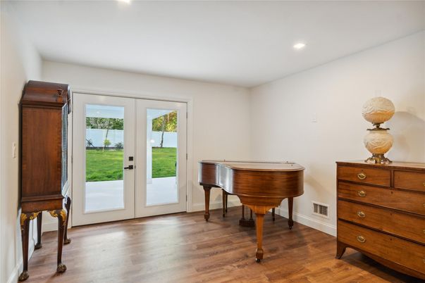 Interior, Piano, Recessed Lighting, Wood Texture Flooring