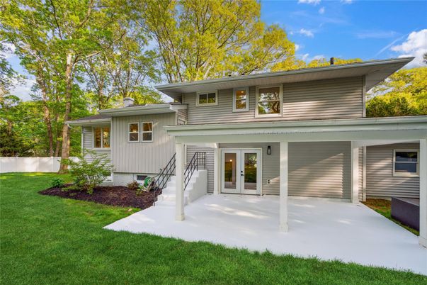 Attached, Exterior, Facade, Split Level
